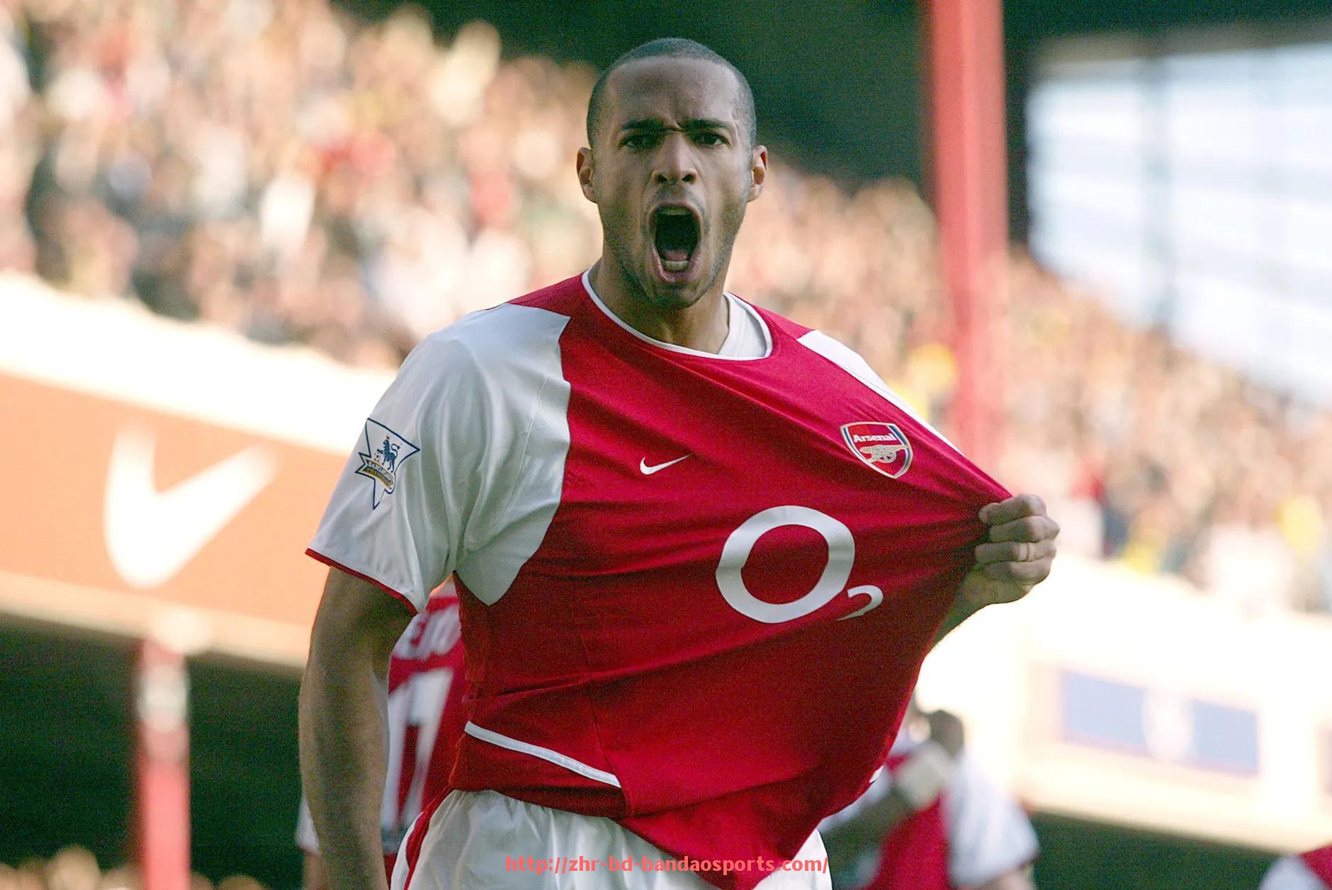 半岛体育-世俱杯替补席指挥行为观察及战术调整分析